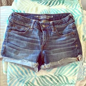 Women’s American Eagle cut off jean shorts